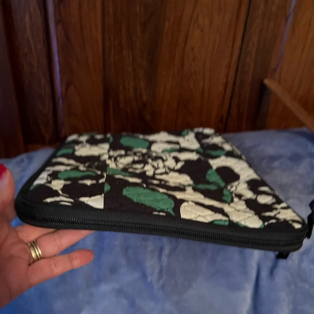 Vera Bradley Imperial Rose Cloth Computer, iPad Zippered Cover, good condition